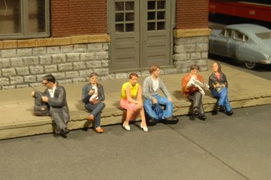 Bachmann O Figuren sitzend
